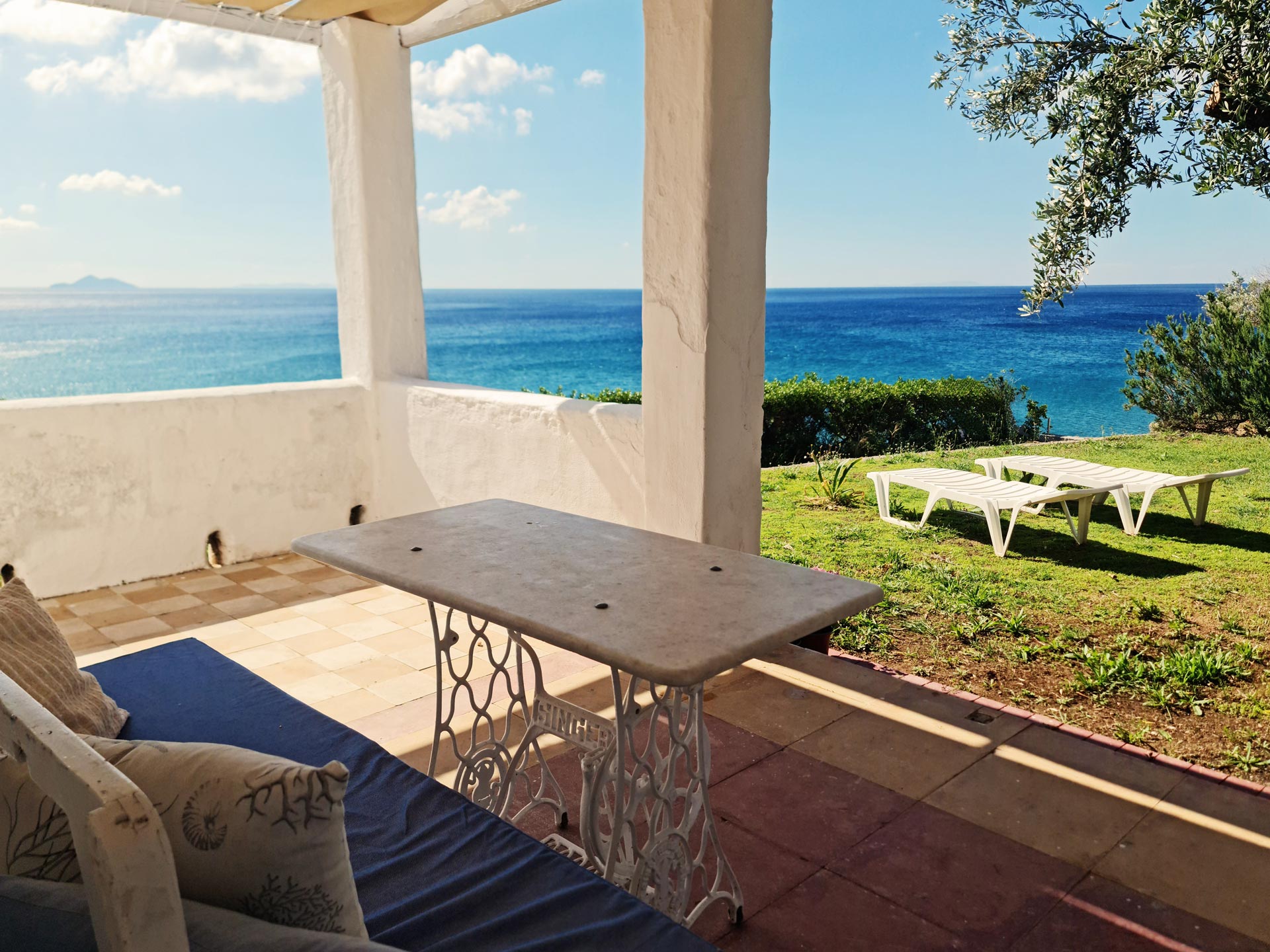 Blue maisonette Traditional Loukoulos Samos Kampos Marathokampos House Votsalakia Hotel Summer Accommodation samos sea view